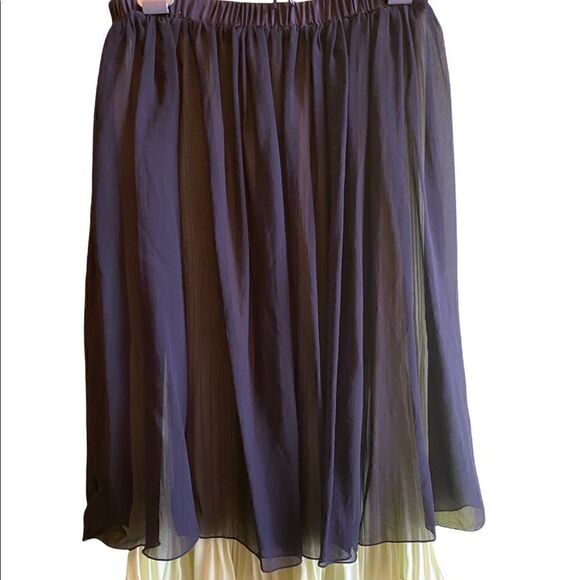 EUC Lapis black A Line skirt with green underlay - Picture 2 of 9